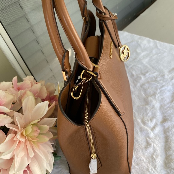 Michael Kors Kimberly satchel - Picture 3 of 7